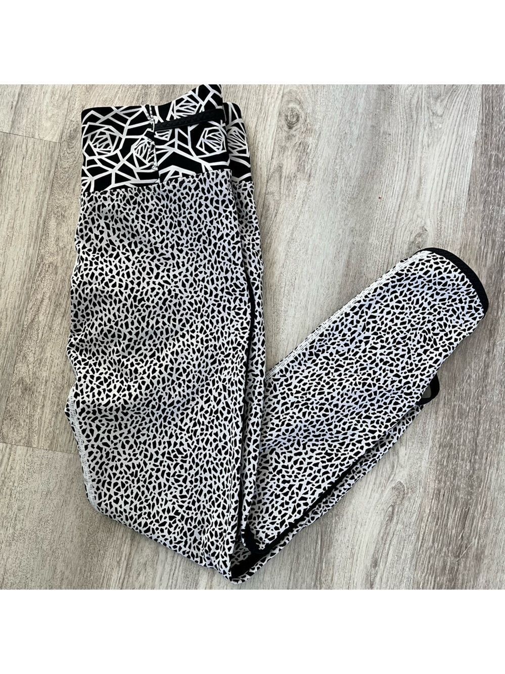 Lululemlon leggings 4 Real Quick Tight
